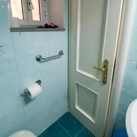 Picagetta Tiny With Ac Guest house